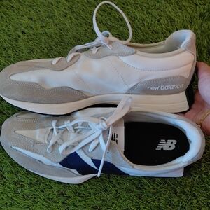 New Balance 327 Intelligent Choice